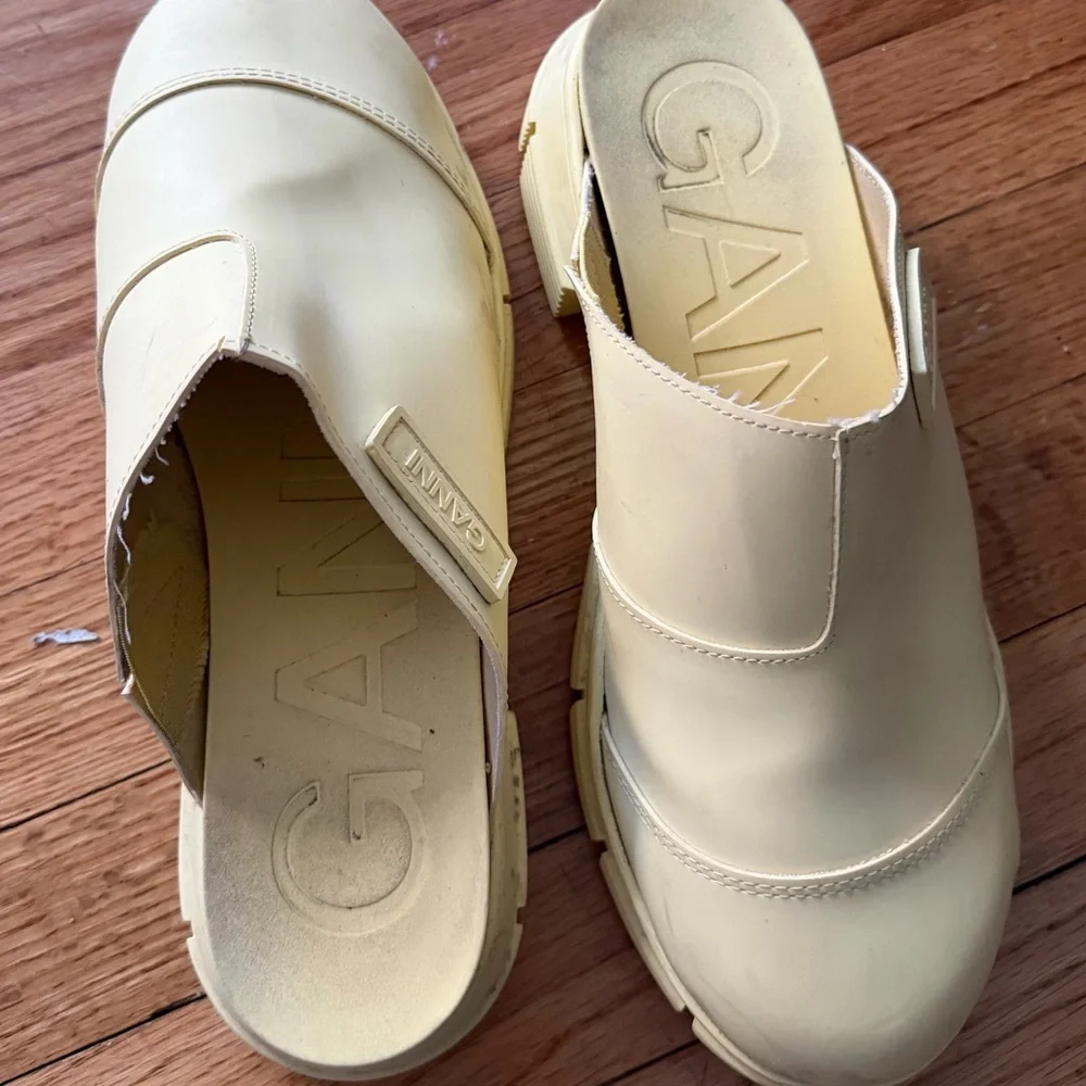 GANNI butter yellow clogs - Picture 2 of 5